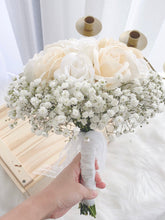 Load image into Gallery viewer, Soap Rose Bridal Bouquet + Groom Corsage 现谨以白头之约，书向鸿笺｜香槟白手捧花+新郎胸花（香皂花）
