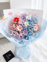Load image into Gallery viewer, 彩虹一道，七彩鲜艳，银海衬底（鲜花满天星+香皂花 fresh flowers+ Soap flowers）
