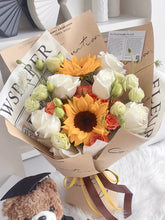 Load image into Gallery viewer, 初秋遇见 在盛夏告别（鲜花fresh flowers）赠 毕业限量熊

