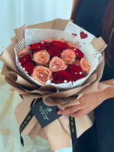 Load image into Gallery viewer, 19 Cappuccino Rose Fresh Flower Bouquet 19朵卡布奇诺红玫瑰花束 （鲜花fresh flowers）
