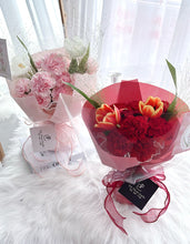 Load image into Gallery viewer, Mother&#39;s day Carnation Bouquet with Tulip 母亲节粉色系康乃馨郁金香花束（鲜花）
