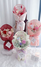 将图片加载到图库查看器，Mothers&#39; Day Carnation Everlasting Bouquet with Refreshing Tone 母亲节小清新永生花康乃馨花束
