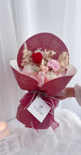 Load image into Gallery viewer, Mothers&#39; Day Carnation Everlasting Bouquet with Red Tone 母亲节红色系永生花康乃馨花束
