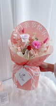 Load image into Gallery viewer, Mothers&#39; Day Carnation Everlasting Bouquet with Pink Tone 母亲节粉色系永生花康乃馨花束

