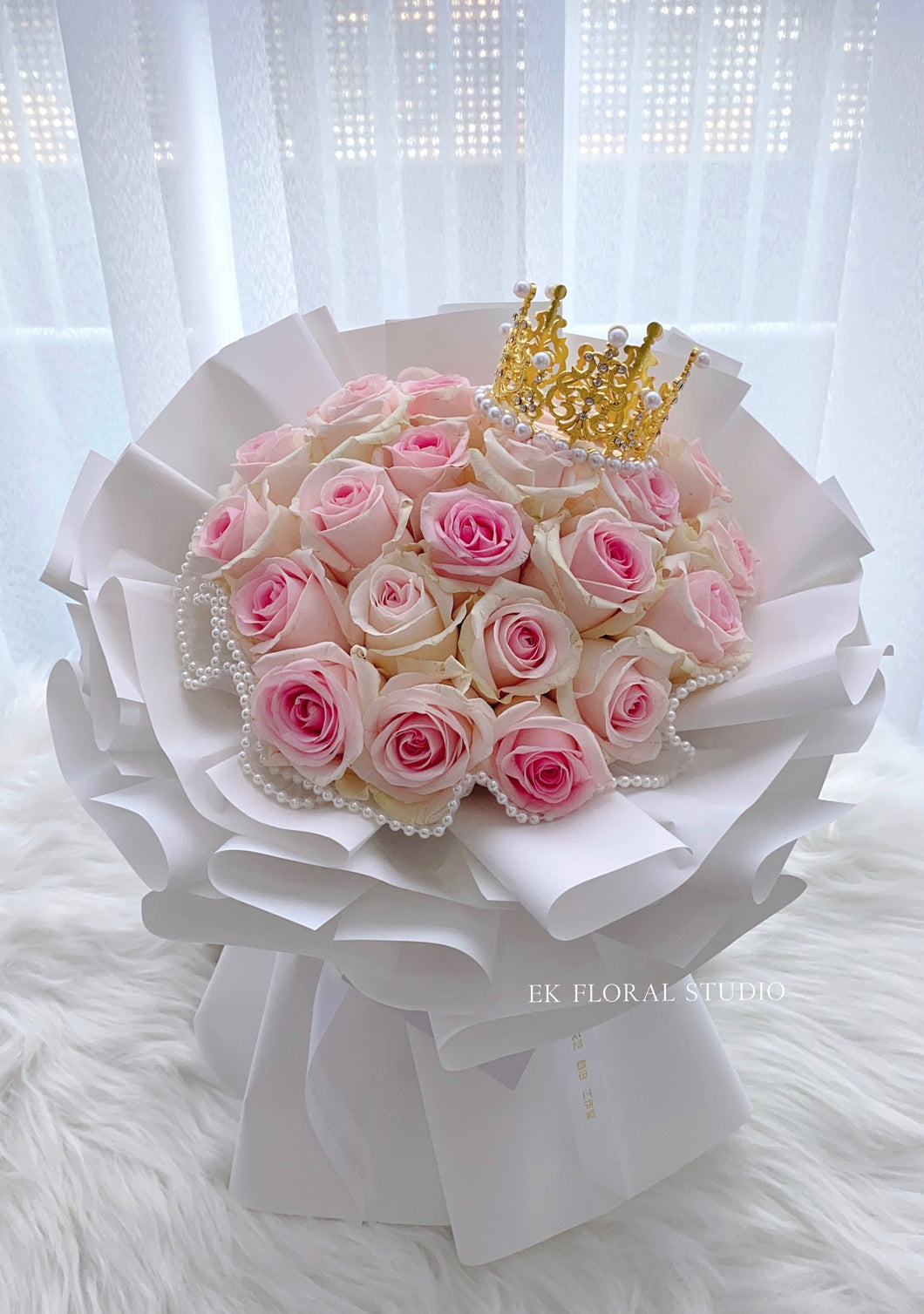 Pink Fresh Roses Bouquet with Crown 皇冠粉色鲜花玫瑰花束 （一生依偎相宜）