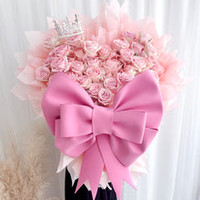 将图片加载到图库查看器，33 Pink Roses Crown Bow Flowers Bouquet 33朵（鲜花）粉玫瑰皇冠蝴蝶结花束·爱你的心永远都在🩷
