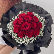 Load image into Gallery viewer, Red Fresh Roses with Baby Breath Bouquet 黑色系满天星鲜花红玫瑰鲜花束 （爱意绵长）
