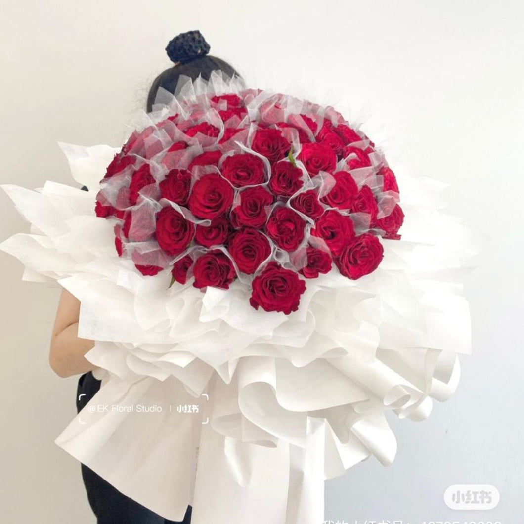 99 Red Fresh Roses with Crown and LED Bouquet 99朵（鲜花）红玫瑰皇冠LED花束