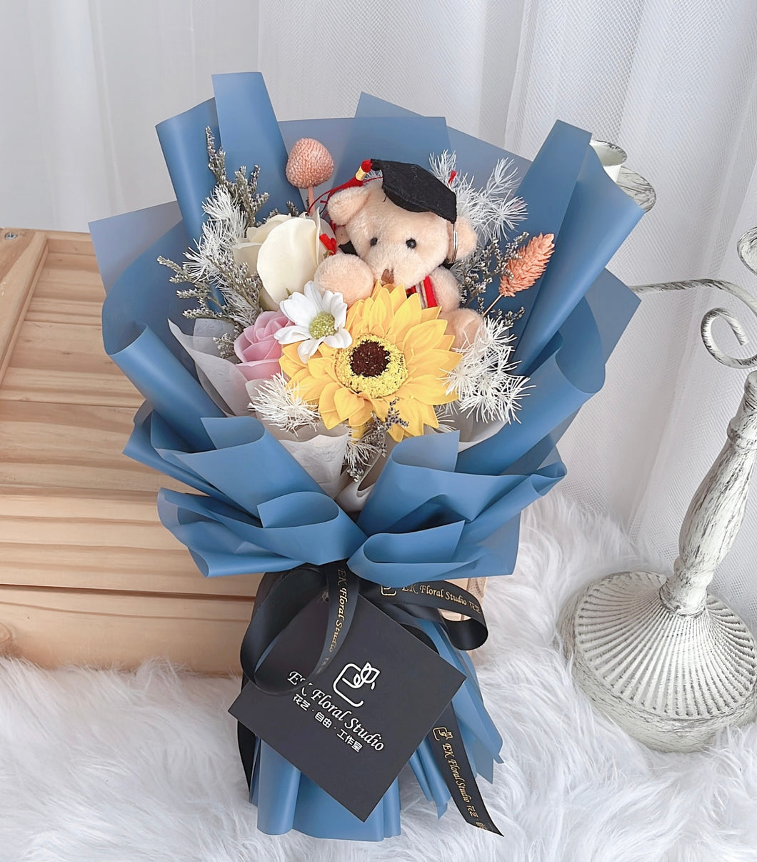 Mini bear graduation soap flower bouquet 迷你毕业熊香皂花束