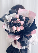 Load image into Gallery viewer, 18 Black Pink Soap Rose Flower Bouquet18朵黑粉（香皂花）花束·这就是爱🩷🤍
