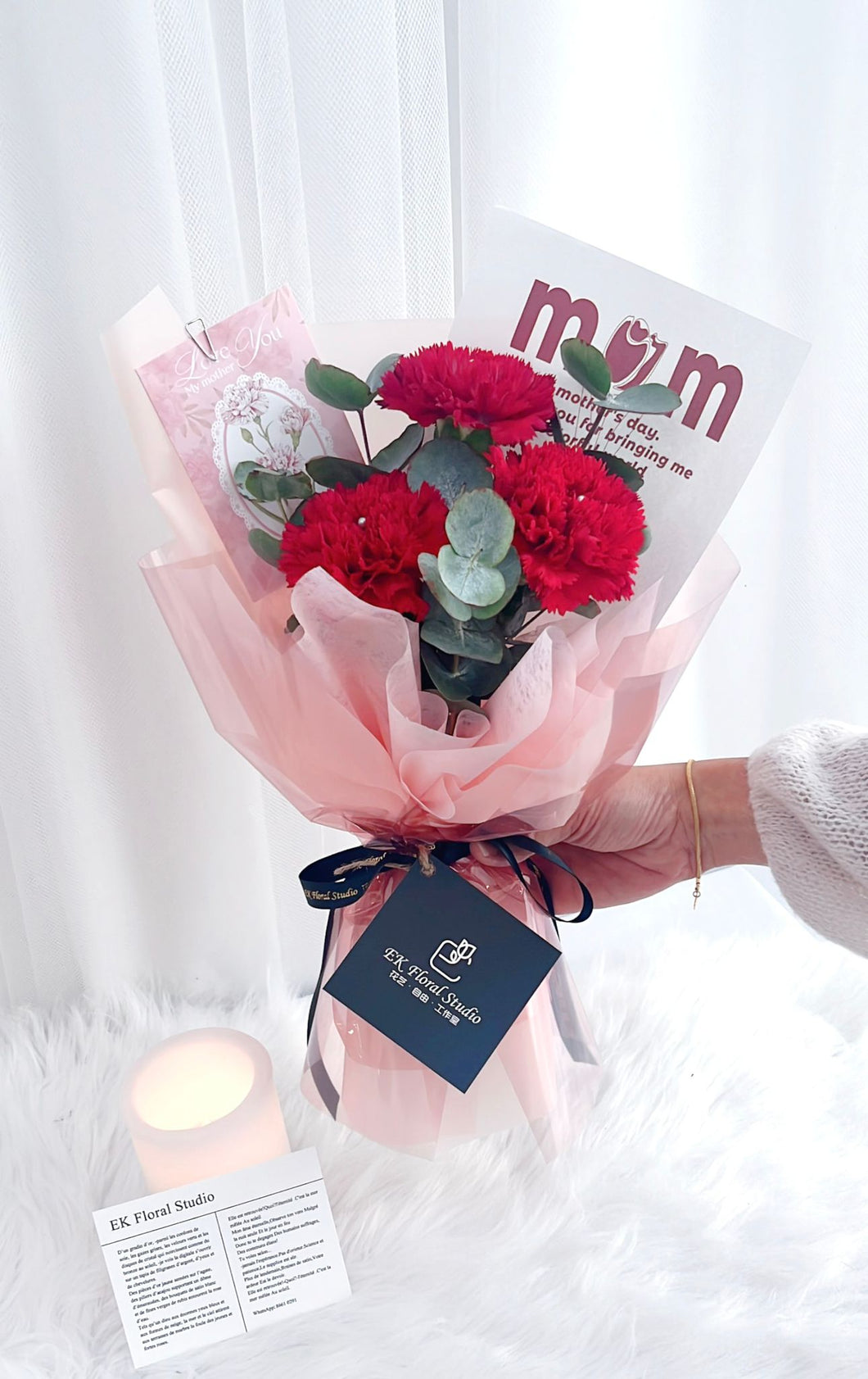 Mothers' Day Fresh Carnation with Eucalyptus Mini Bouquet （RED）母亲节鲜花康乃馨迷你花束（鲜花红色）