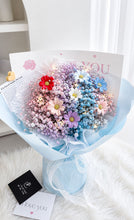 Load image into Gallery viewer, 彩虹一道，七彩鲜艳，银海衬底（鲜花满天星+香皂花 fresh flowers+ Soap flowers）
