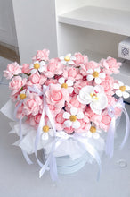Load image into Gallery viewer, 风很温柔，花很浪漫，有你特别
（香皂花）

