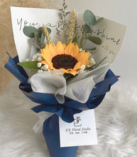 将图片加载到图库查看器，Blue  Sunflower Graduation Bouquet 蓝色系向日葵毕业花束
