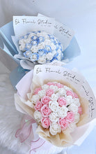 Load image into Gallery viewer, Blue White Soap Rose Bouquet 蓝白双色香皂玫瑰花束

