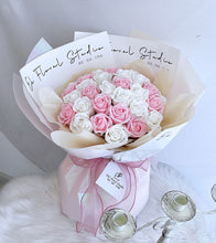 Load image into Gallery viewer, Pink White Soap Rose Bouquet 粉白双色香皂玫瑰花束
