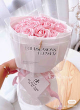 Load image into Gallery viewer, 18  Soap Rose Bouquet 18朵香皂玫瑰花束
