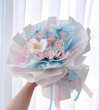 Load image into Gallery viewer, 18 Pink Mix Ice Blue Soap Rose Round Bouquet 18朵粉混碎冰蓝香皂玫瑰圆形花束
