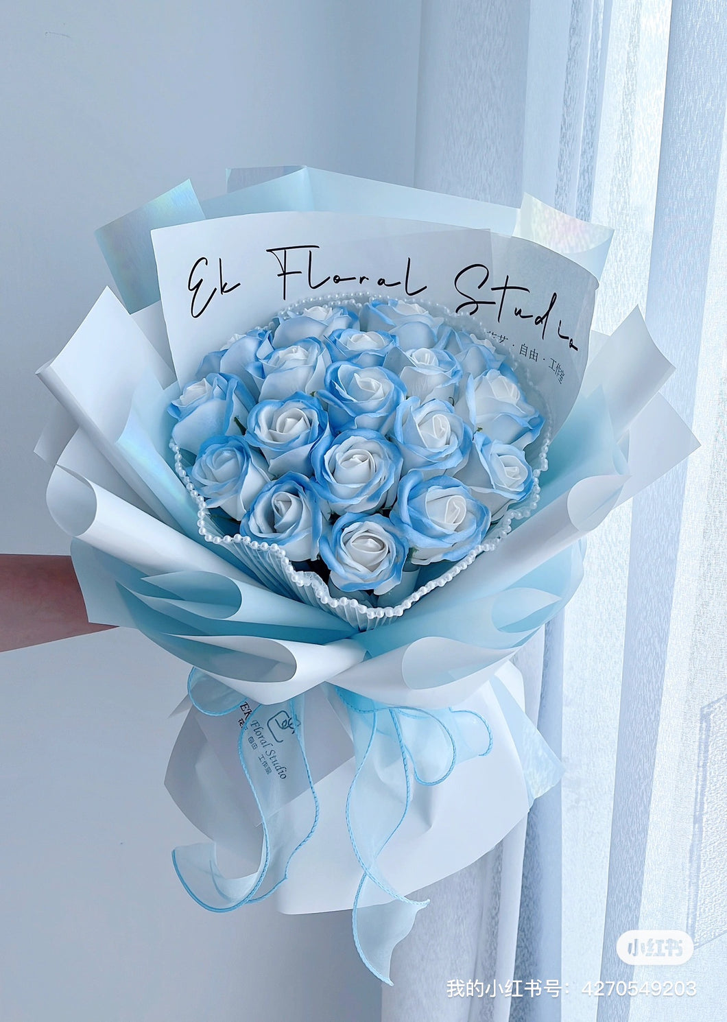 18 Crushed Ice Blue Soap Rose Bouquet 18朵碎冰蓝香皂玫瑰花束