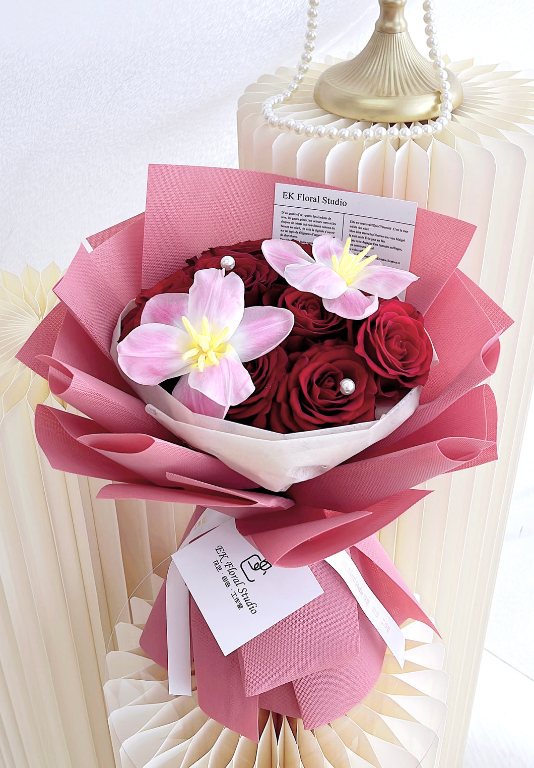 Roses with Tulip Bouquet 郁金香玫瑰花束