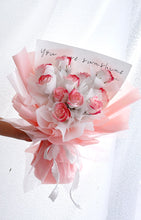 Load image into Gallery viewer, 11 Strawberry Milk Shake Soap Rose Bouquet 11朵草莓奶昔花束（香皂花）
