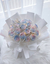 Load image into Gallery viewer, Pink &amp; Blue Soap Roses Bouquet With Crown and LED 皇冠粉蓝香皂LED花束

