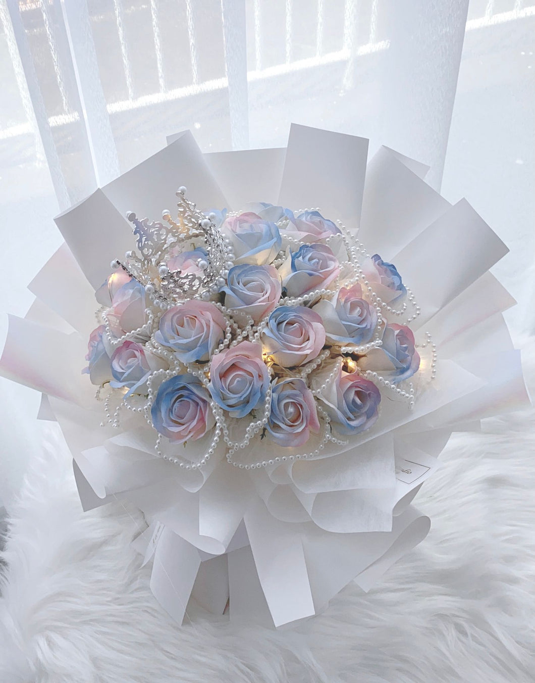 Pink & Blue Soap Roses Bouquet With Crown and LED 皇冠粉蓝香皂LED花束